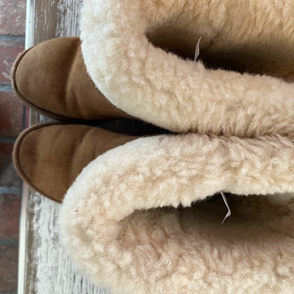 CLASSIC UGGS! Wear them rolled up or down!! Well loved w/ LOTS of life left 😎😎 - Picture 10 of 12